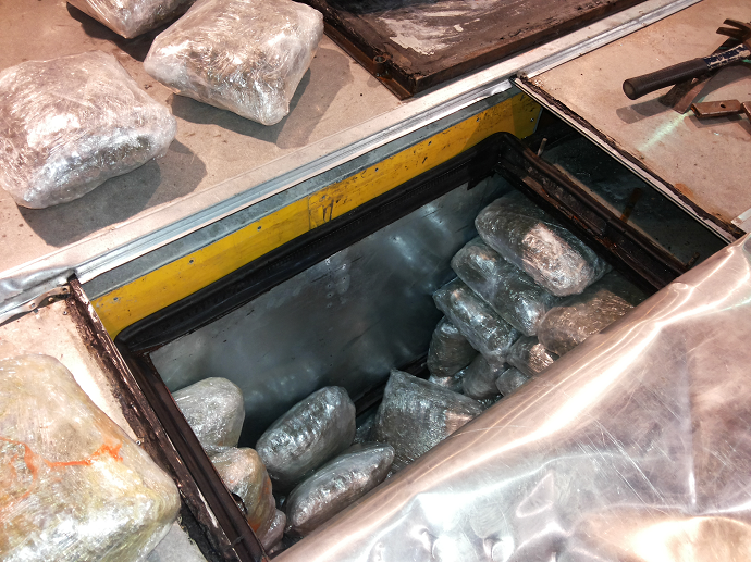 Policajci i carinici na dva prelaza zaplijenili preko 300kg marihuane! Policajci i carinici na dva prelaza zaplijenili preko 300kg marihuane!