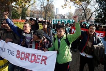 Migranti preko njiva pokušavaju da uđu u Hrvatsku