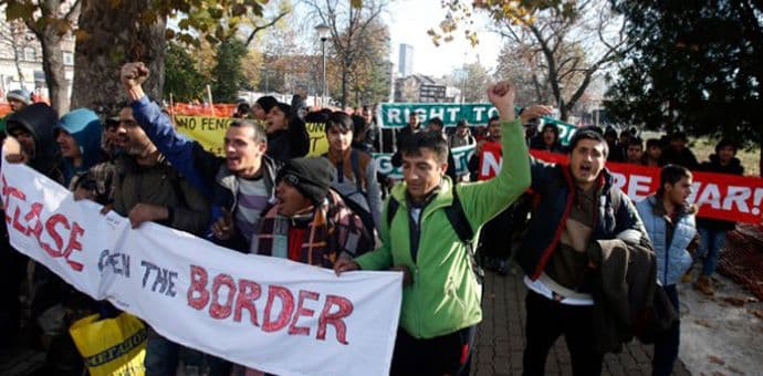 Migranti preko njiva pokušavaju da uđu u Hrvatsku Migranti preko njiva pokušavaju da uđu u Hrvatsku