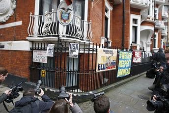 Tužioci ispituju Asanža u Londonu