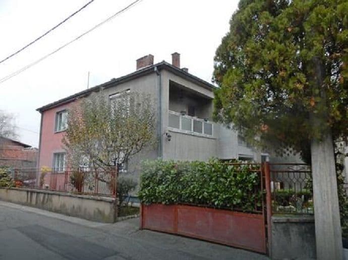 Trinaestogodišnji dječak se slučajno ubio očevim pištoljem Trinaestogodišnji dječak se slučajno ubio očevim pištoljem