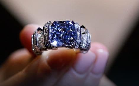 Rijetki plavi dijamant prodat za 17,1 milion dolara Rijetki plavi dijamant prodat za 17,1 milion dolara