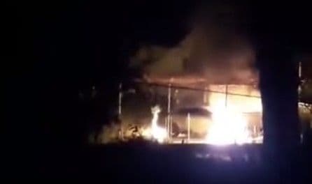 BAR: U požaru potpuno uništen luksuzni automobil (VIDEO) BAR: U požaru potpuno uništen luksuzni automobil (VIDEO)