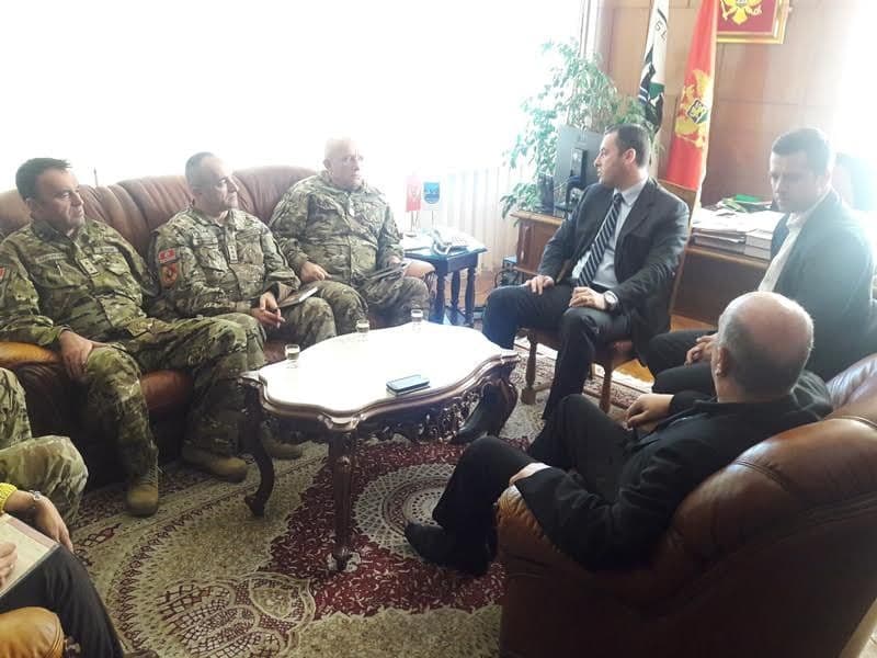 Vojska CG će pomoći Beranama u sanaciji putne infrastrukture Vojska CG će pomoći Beranama u sanaciji putne infrastrukture