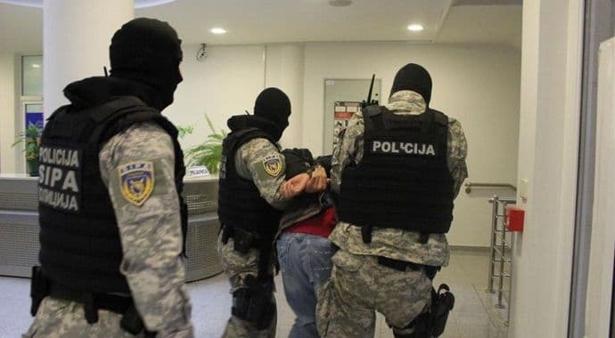 SIPA zaplijenila osam zolja, pretresi i u Crnoj Gori SIPA zaplijenila osam zolja, pretresi i u Crnoj Gori