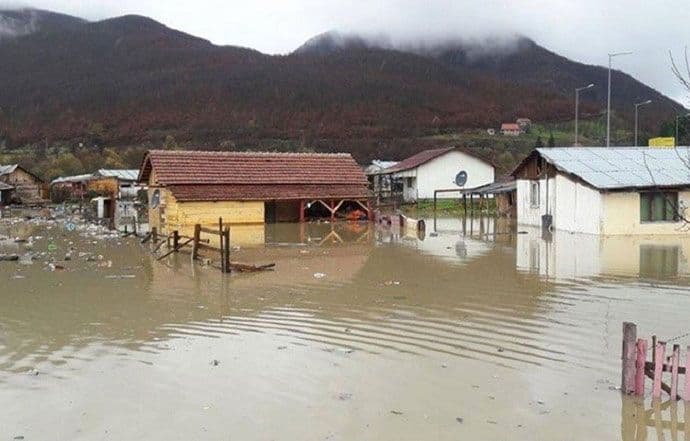 Milionska šteta od poplava, u Rožajama stradala putna infrastruktura Milionska šteta od poplava, u Rožajama stradala putna infrastruktura