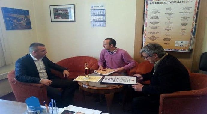 Organizovan prijem za Žarka Jankovića koji se upisao u Ginisovu knjigu rekorda Organizovan prijem za Žarka Jankovića koji se upisao u Ginisovu knjigu rekorda