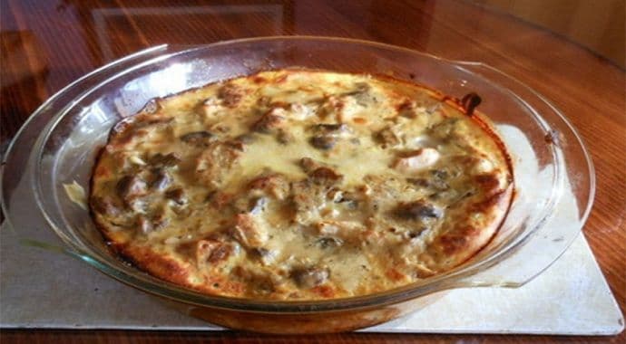 Zapečena piletina u sosu od šampinjona Zapečena piletina u sosu od šampinjona