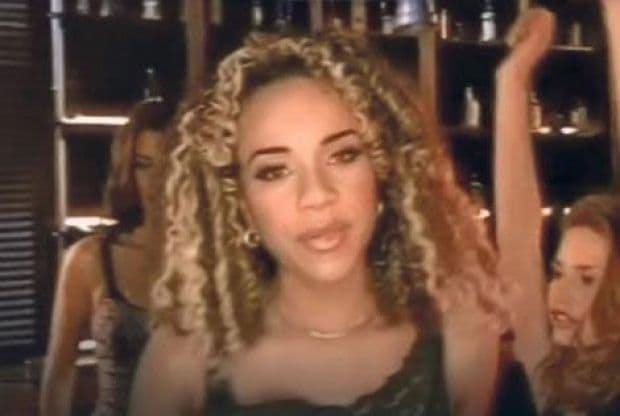 Bivša pjevačica beogradske grupe "Flejm" izvršila samoubistvo Bivša pjevačica beogradske grupe "Flejm" izvršila samoubistvo