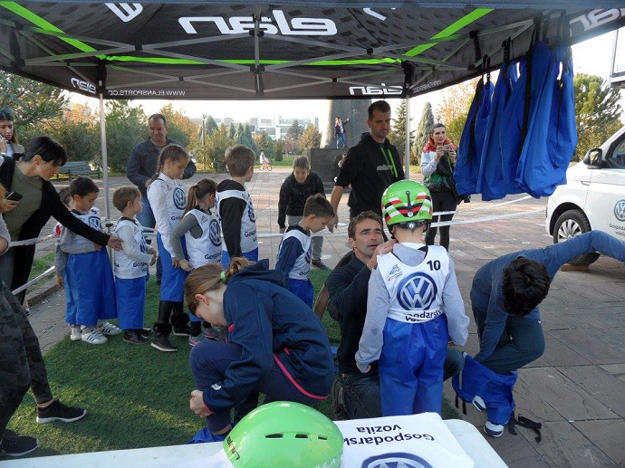 Slovenački dan u CG: Mališani učili o smučarskim skokovima Slovenački dan u CG: Mališani učili o smučarskim skokovima