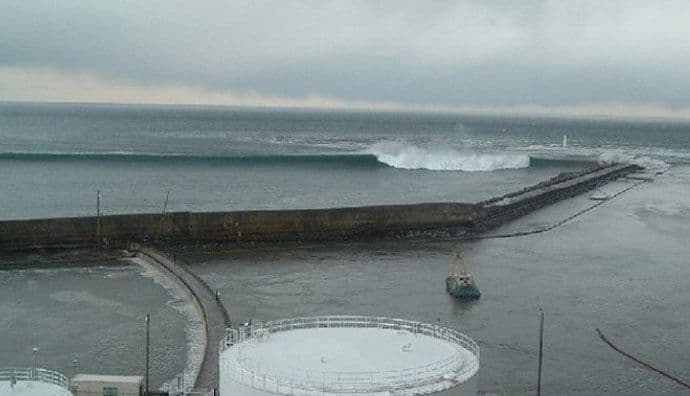 Žestok zemljotres, talasi udaraju u obalu Fukušime Žestok zemljotres, talasi udaraju u obalu Fukušime