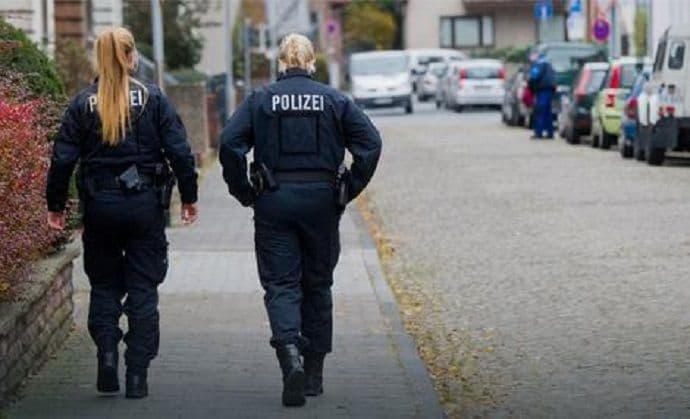 Vezao ženi konopac oko vrata i vukao je kolima po gradu Vezao ženi konopac oko vrata i vukao je kolima po gradu