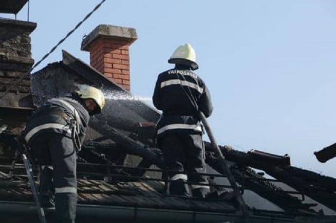 Posvađao se sa ocem, pa mu zapalio kuću Posvađao se sa ocem, pa mu zapalio kuću