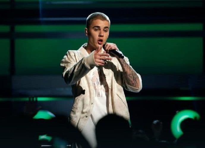 Bibera tuži fan kojeg je udario u lice Bibera tuži fan kojeg je udario u lice