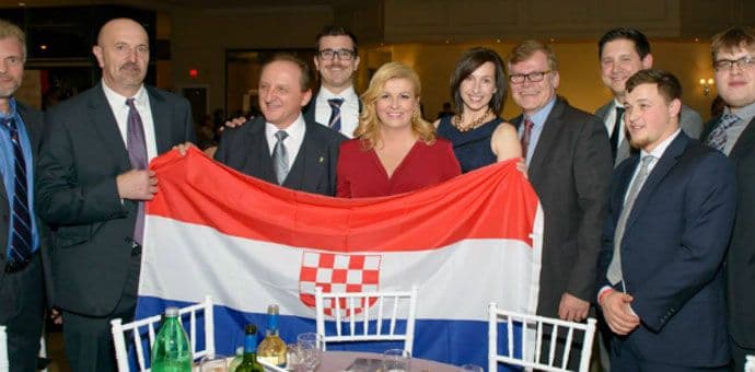 Index: Kolinda drži zastavu sa ustaškim grbom Index: Kolinda drži zastavu sa ustaškim grbom