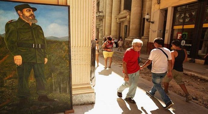 Kralj odao počast Fidelu, Španci na ulicama protestuju Kralj odao počast Fidelu, Španci na ulicama protestuju