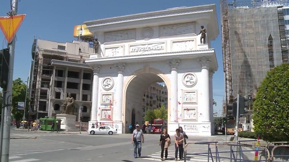 Vlast u Makedoniji optužuje opoziciju da kopira Dveri Vlast u Makedoniji optužuje opoziciju da kopira Dveri