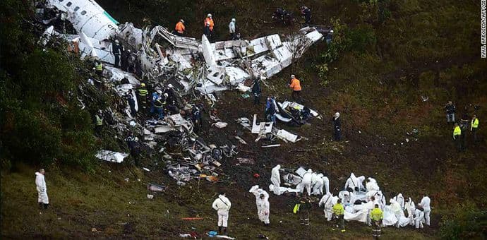 VIDEO: Srušio se avion sa više od 80 putnika, među njima i fudbalski tim VIDEO: Srušio se avion sa više od 80 putnika, među njima i fudbalski tim