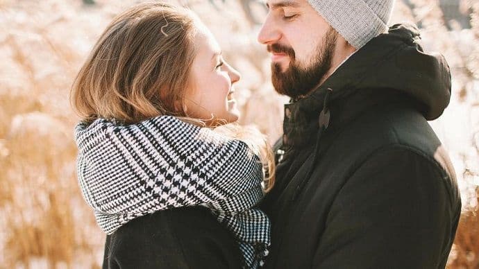 15 znakova koji pokazuju ženi da se sviđa nekom muškarcu 15 znakova koji pokazuju ženi da se sviđa nekom muškarcu