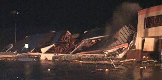 Tornada jure kroz Alabamu i Tenesi, petoro mrtvih Tornada jure kroz Alabamu i Tenesi, petoro mrtvih
