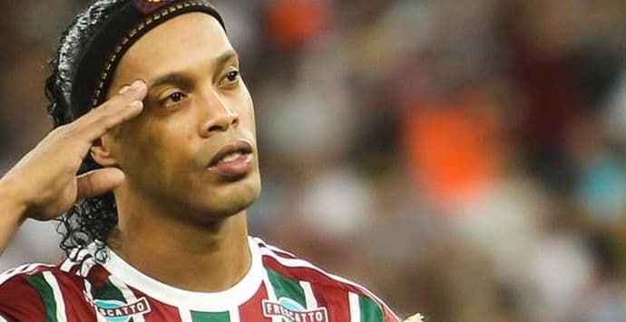 Vrhovni sud Brazila potvrdio odluku da Ronaldinju bude oduzet pasoš Vrhovni sud Brazila potvrdio odluku da Ronaldinju bude oduzet pasoš