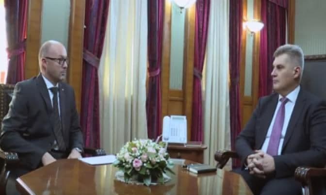 Hloben: Parlamentarni dijalog jedini legitiman način borbe Hloben: Parlamentarni dijalog jedini legitiman način borbe