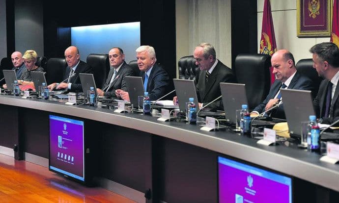 Premijer upozorio ministre da vode računa kako se ponašaju Premijer upozorio ministre da vode računa kako se ponašaju