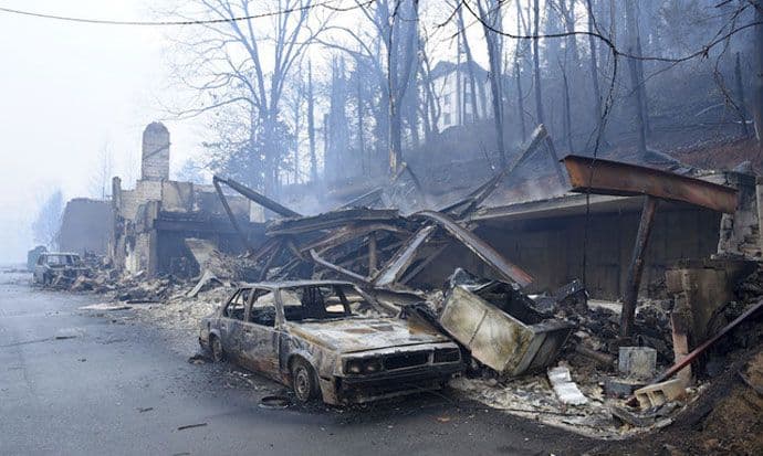 Pakao na zemlji: Tenesi gori, deset mrtvih (VIDEO) Pakao na zemlji: Tenesi gori, deset mrtvih (VIDEO)