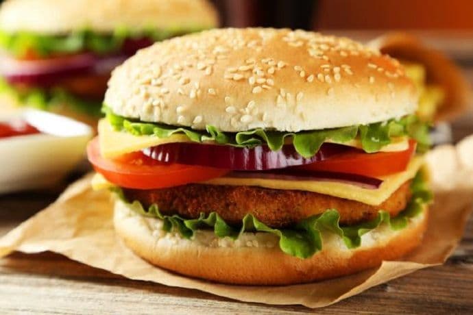 Oni bi veće plate, fast fud ih mijenja robotima Oni bi veće plate, fast fud ih mijenja robotima