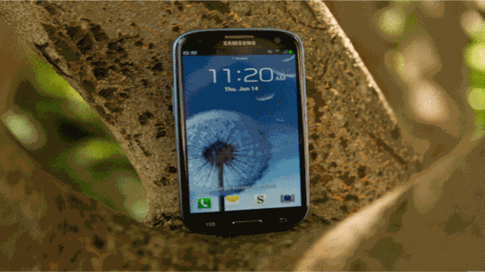 Izvlačenje zlata iz starih mobilnih telefona Izvlačenje zlata iz starih mobilnih telefona