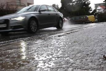 Oprezno zbog moguće poledice i odrona