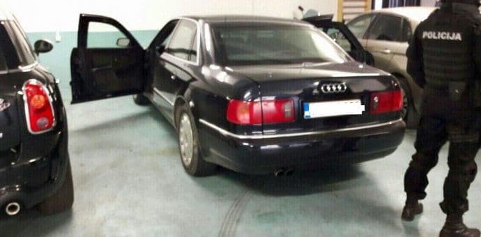 Akcija policije: Pretresli kuću Vukotića i oduzeli oružje i opremu (FOTO) Akcija policije: Pretresli kuću Vukotića i oduzeli oružje i opremu (FOTO)