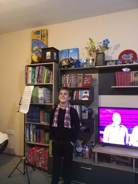 DJEČAK RASPLAKAO ŽIRI U "ZVJEZDICAMA" Komnen iz Podgorice: Mama, ja sam već poznat! DJEČAK RASPLAKAO ŽIRI U "ZVJEZDICAMA" Komnen iz Podgorice: Mama, ja sam već poznat!