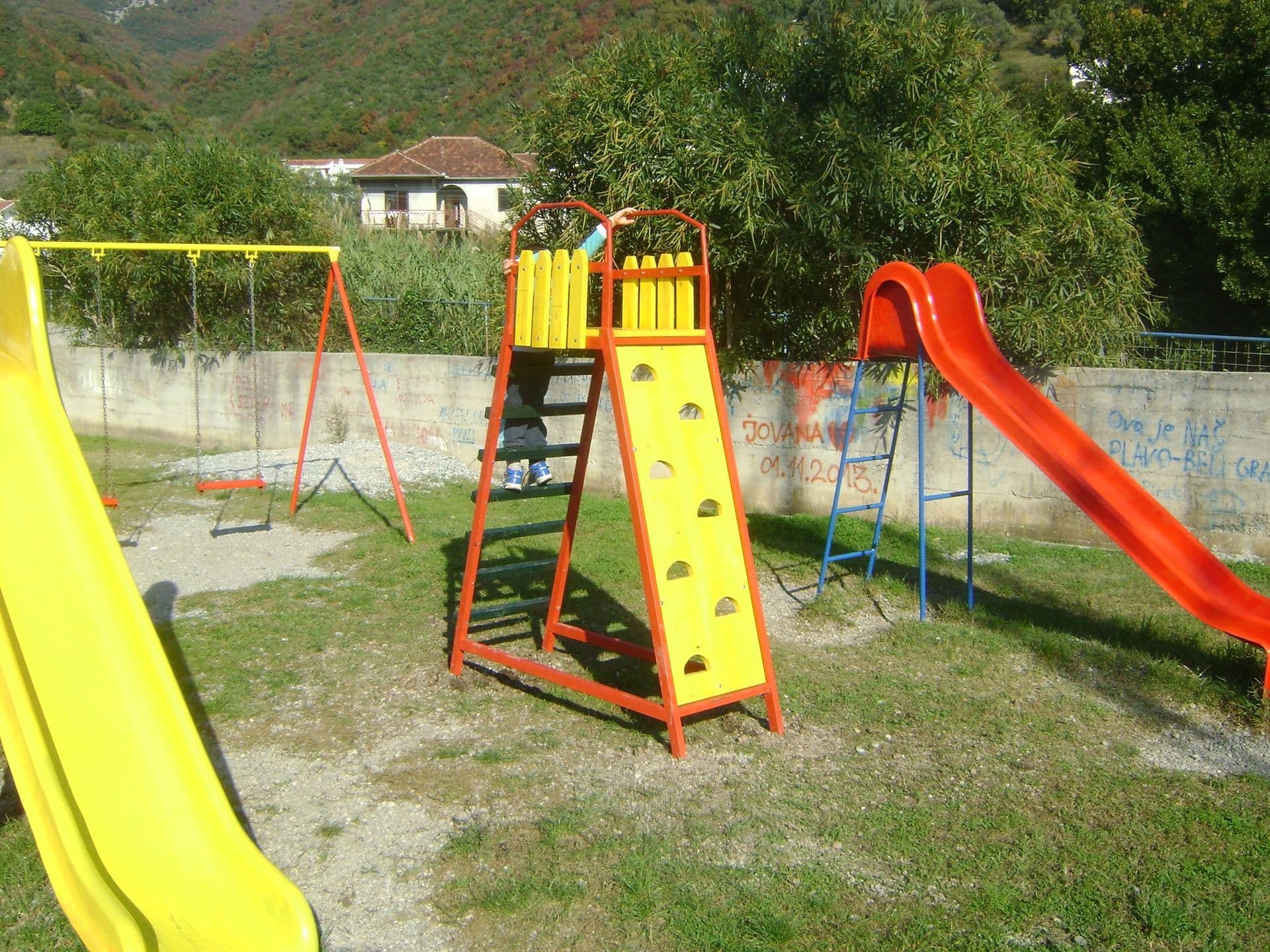 U saradnji sa M:tel-om za godinu obnovljena sva dječija igrališta u HN U saradnji sa M:tel-om za godinu obnovljena sva dječija igrališta u HN