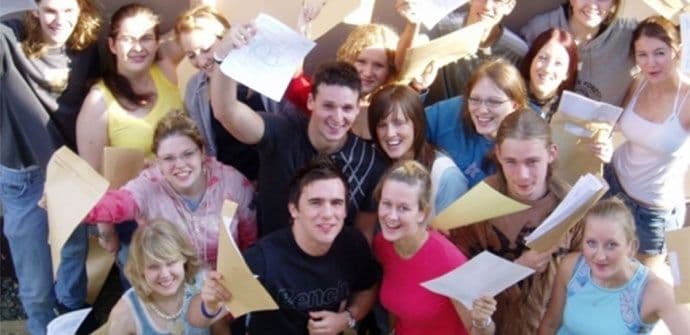 Polovina mladih želi da napusti Crnu Goru: Sanjaju bolji standard i lakše zapošljavanje Polovina mladih želi da napusti Crnu Goru: Sanjaju bolji standard i lakše zapošljavanje