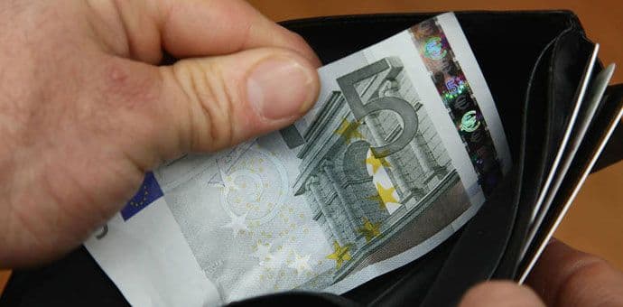 Više od polovine građana Crne Gore smatra da je država prezadužena Više od polovine građana Crne Gore smatra da je država prezadužena