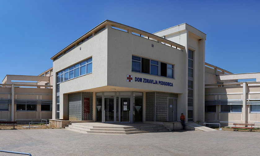 GUŽVE U DOMOVIMA ZDRAVLJA: Pacijenti se žale na iritirajući kašalj GUŽVE U DOMOVIMA ZDRAVLJA: Pacijenti se žale na iritirajući kašalj