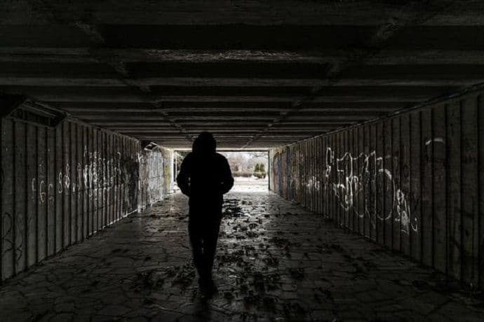 Manijak napada žene i poliva ih kisjelinom Manijak napada žene i poliva ih kisjelinom