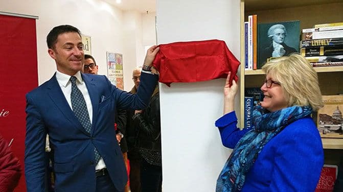 Na Cetinju otvoren Američki ugao Na Cetinju otvoren Američki ugao