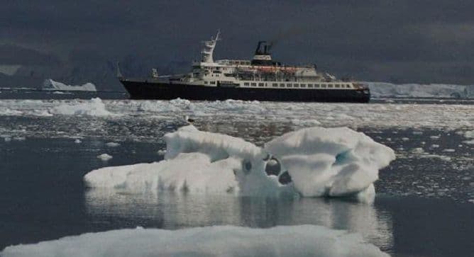 Napušteni jugoslovenski brod bez nadzora pluta Atlantikom (VIDEO) Napušteni jugoslovenski brod bez nadzora pluta Atlantikom (VIDEO)