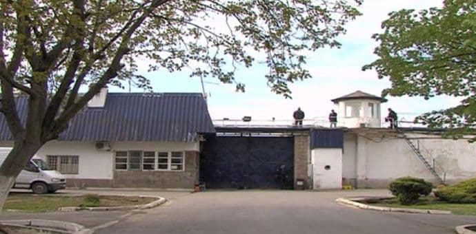 Makedonija: Osuđenici oteli čuvara i pobjegli iz zatvora Makedonija: Osuđenici oteli čuvara i pobjegli iz zatvora