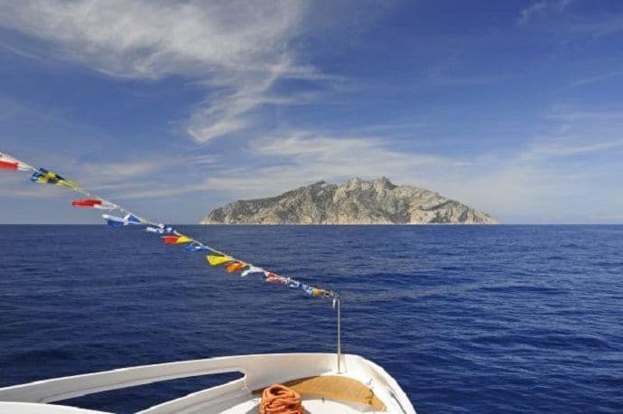 Tajanstveno ostrvo koje godišnje smije da posjeti hiljadu ljudi Tajanstveno ostrvo koje godišnje smije da posjeti hiljadu ljudi