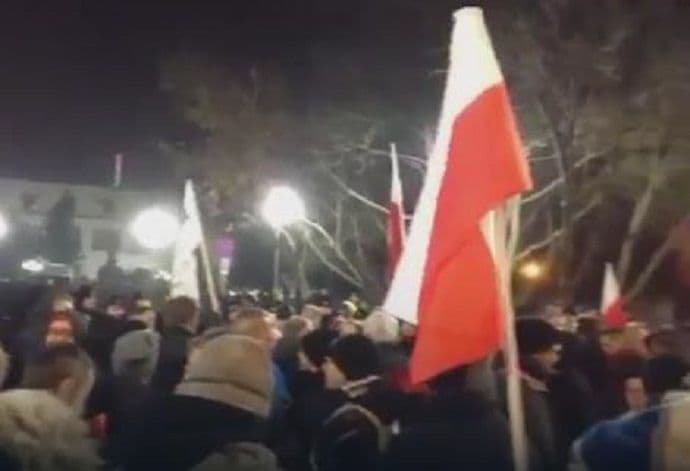 Protesti u Poljskoj: Policija okončala blokadu parlamenta Protesti u Poljskoj: Policija okončala blokadu parlamenta