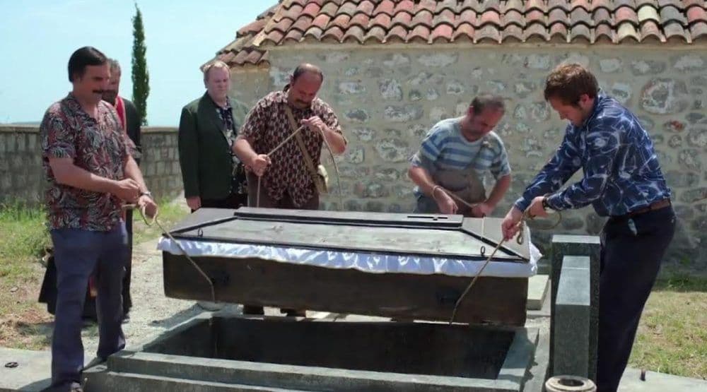 VIDEO: Nećete vjerovati kako se završila ova sahrana u Crnoj Gori VIDEO: Nećete vjerovati kako se završila ova sahrana u Crnoj Gori