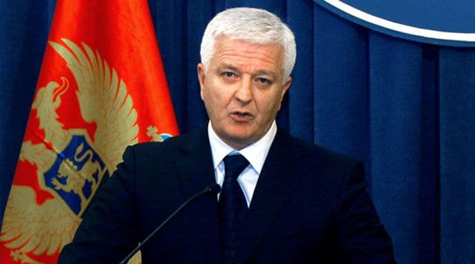 Smanjuju plate javnim funkcionerima osam odsto Smanjuju plate javnim funkcionerima osam odsto