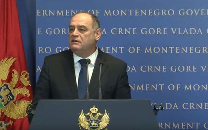 Budžet 2,005 milijardi eura; SIMOVIĆ: Ne režemo plate javnom sektoru nego sebi (VIDEO) Budžet 2,005 milijardi eura; SIMOVIĆ: Ne režemo plate javnom sektoru nego sebi (VIDEO)