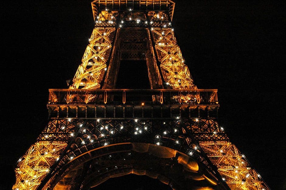 Ajfelova kula ponovo otvorena za turiste Ajfelova kula ponovo otvorena za turiste