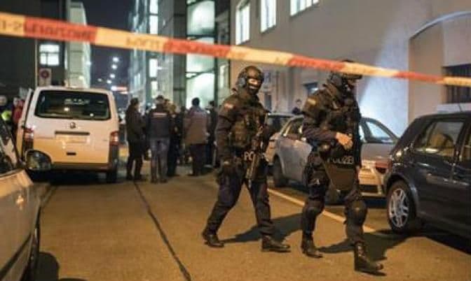 Nađen mrtav napadač na džamiju u Cirihu Nađen mrtav napadač na džamiju u Cirihu