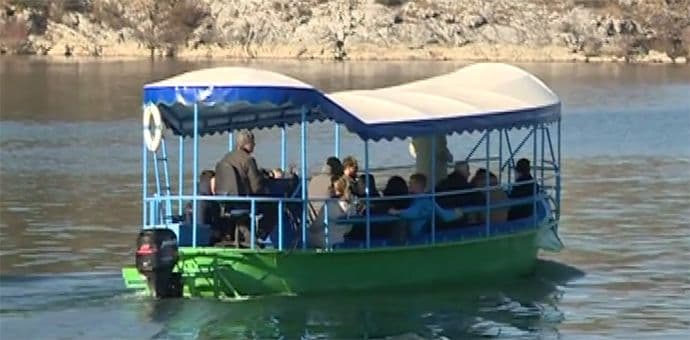 Dva protesta na Skadarskom jezeru zbog budućeg turističkog kompleksa Dva protesta na Skadarskom jezeru zbog budućeg turističkog kompleksa