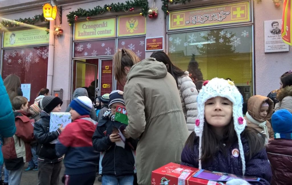 Uručeni paketići djeci u Lovćencu Uručeni paketići djeci u Lovćencu